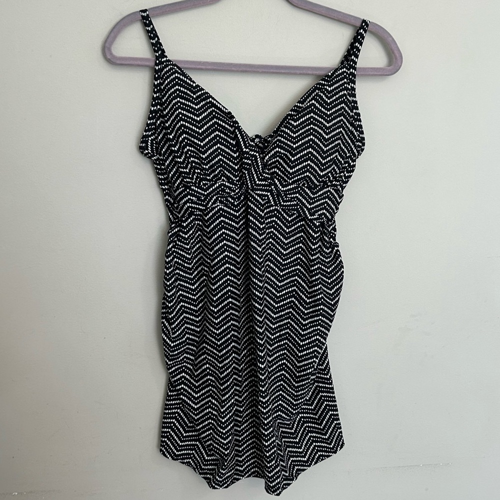 Liz Lange for Target Black & White Maternity Swim Top Size M-D/DD